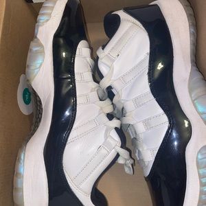 Jordan 11 low iridescent
